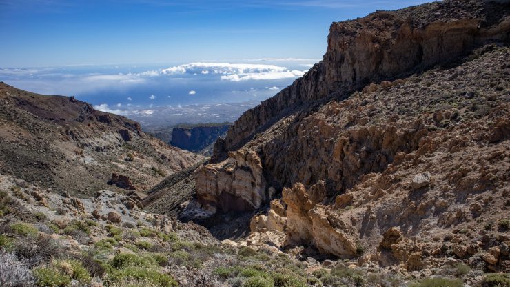 Blick von der Degollada de Guajara über die Schlucht Barranco del Río zur Küste Blick von der Degollada de Guajara über die Schlucht Barranco del Río zur Küste